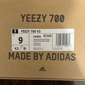 Adidas Yeezy 700 V3 Box